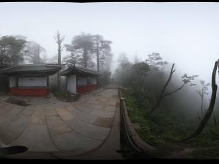 峨眉山到接引殿的山間妖霧