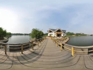 葫蘆島葫蘆山莊夏景之湖上小橋