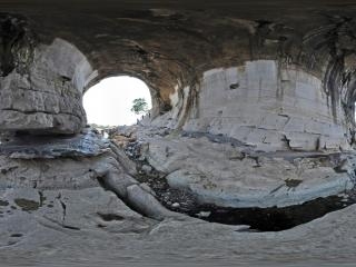 象鼻山下